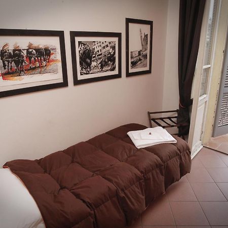 سيينا B&B Le Lupe الغرفة الصورة